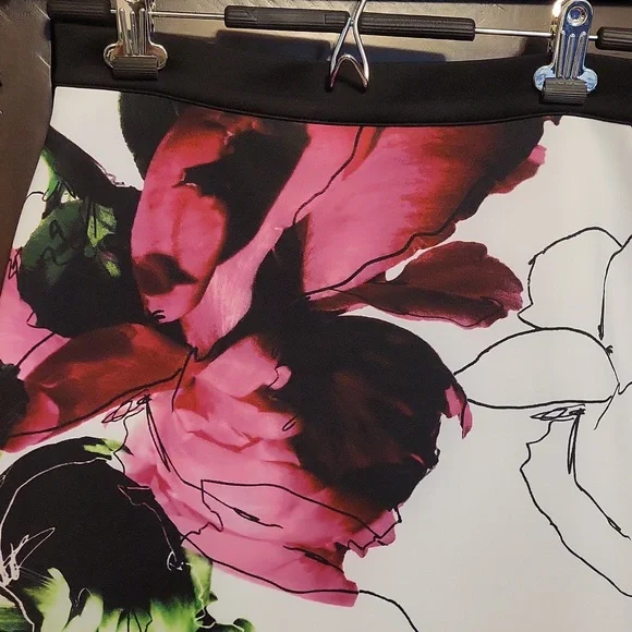 Gorgeous sexy skirt to wear on any occasion. - Picture 2 of 3